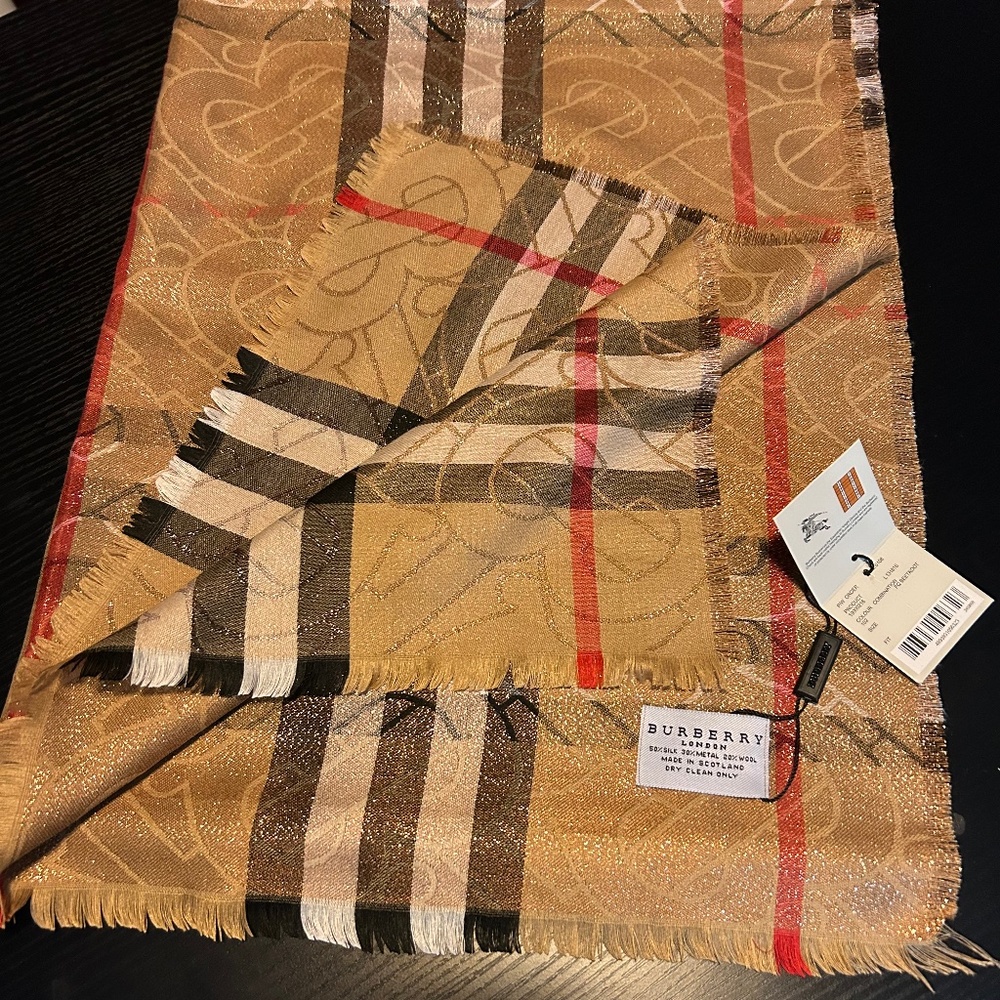 Burberry Woman’s Scarf